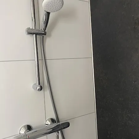 3 Kamers Met Keuken En Badkamer *